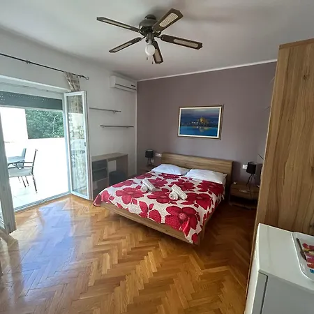 Perina Konukevi Tisno
