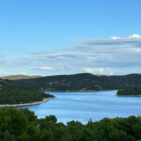 Perina 3* טיסנו